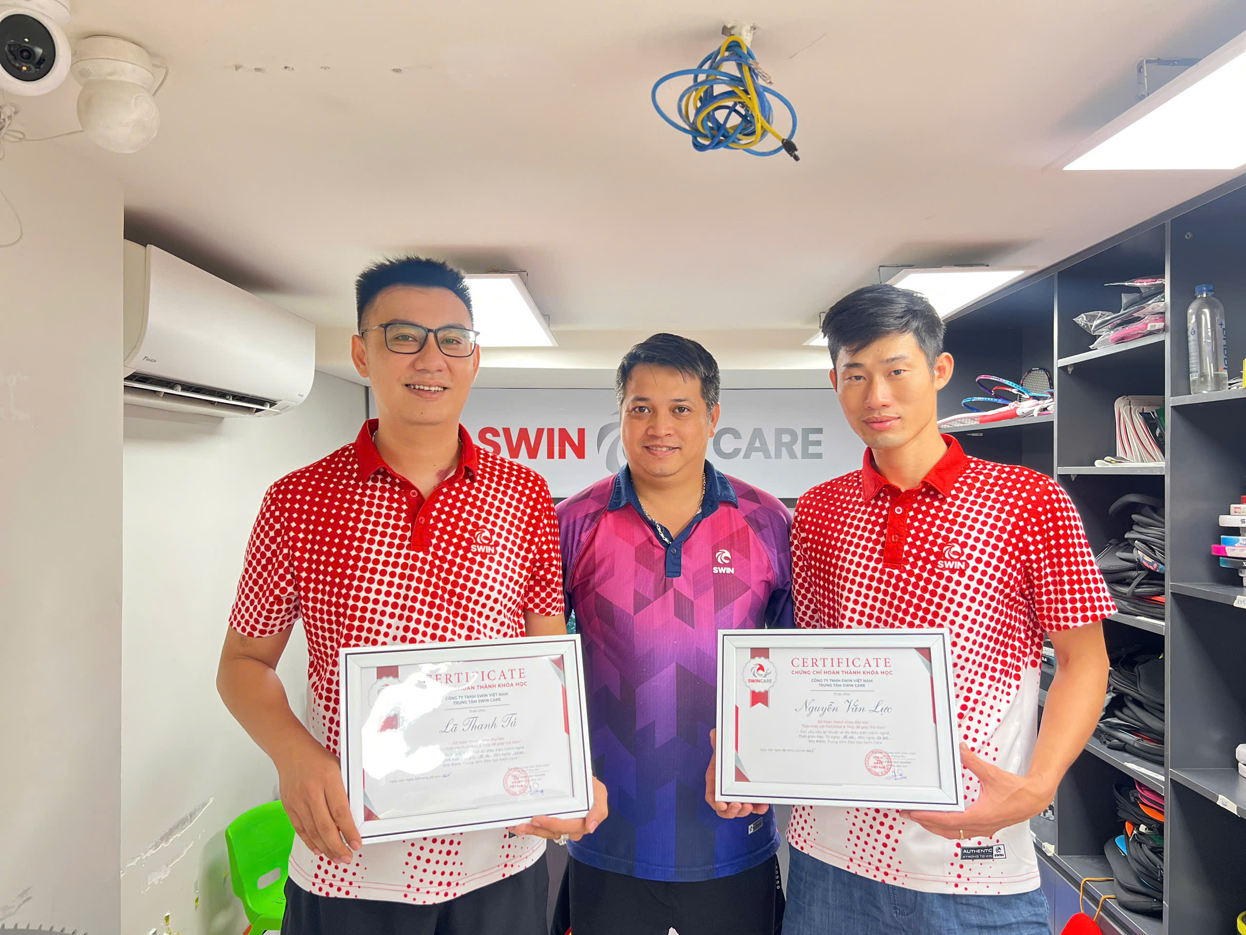 học viên hoàn thành khóa đào tạo sửa chữa vợt Pickleball tại Swin Care
